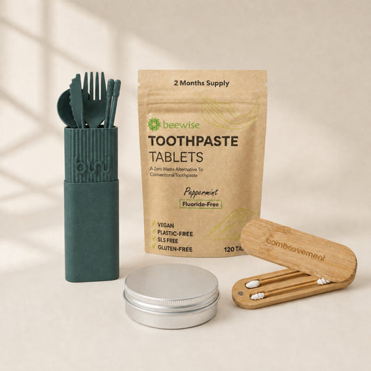 trekaro Wichtel-Paket Zero-Waste-Starter: Reise-Besteckset Dunkelgrün, Zahnpasta-Tabletten, Aluminiumdose und Silikon-Wattestäbchen