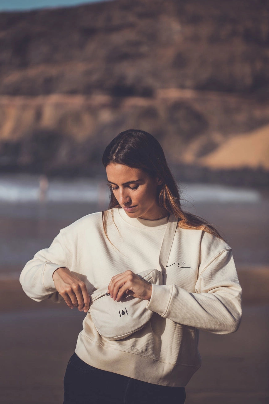 Unisex-Gürteltasche aus recyceltem Material – Natur & Schwarz, leicht & nachhaltig