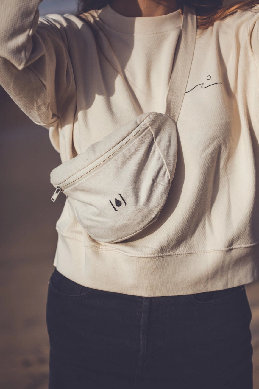 Unisex-Gürteltasche aus recyceltem Material – Natur & Schwarz, leicht & nachhaltig