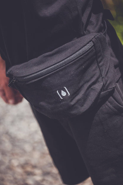 Unisex-Gürteltasche aus recyceltem Material – Natur & Schwarz, leicht & nachhaltig