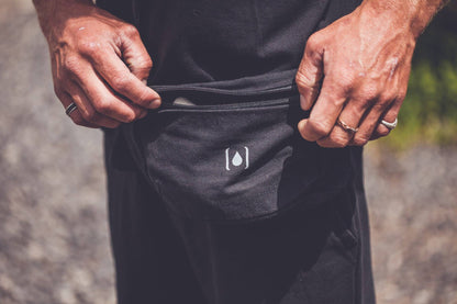 Unisex-Gürteltasche aus recyceltem Material – Natur & Schwarz, leicht & nachhaltig