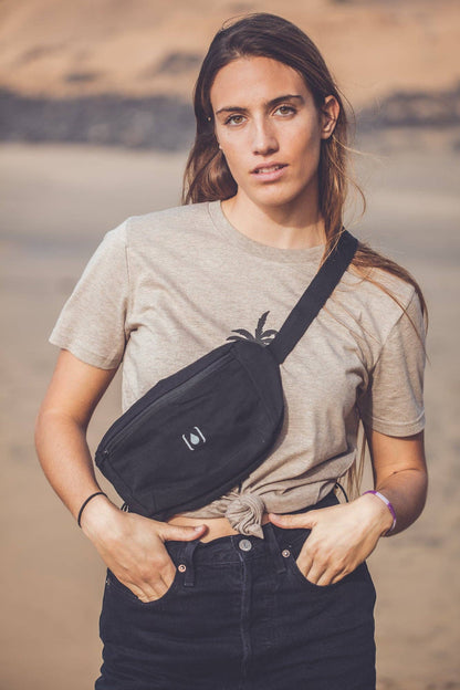 Unisex-Gürteltasche aus recyceltem Material – Natur & Schwarz, leicht & nachhaltig
