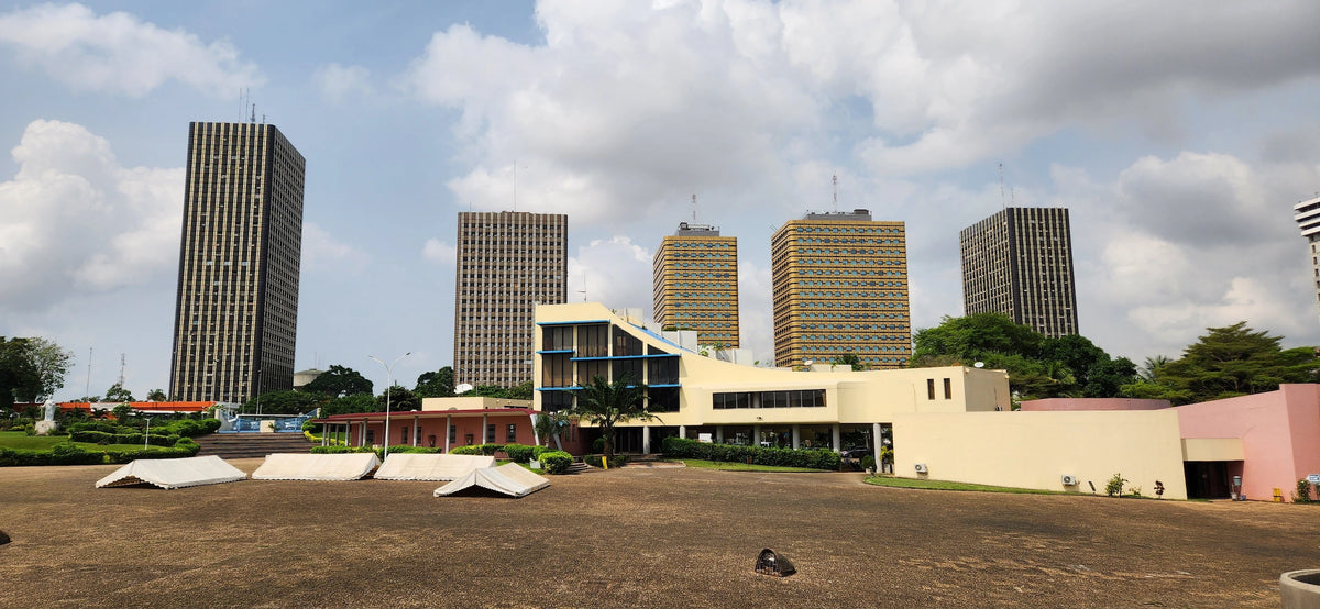 Skyline des Viertels Le Plateau an der Lagune von Abidjan, Elfenbeinküste.