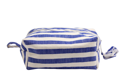 Handgemachte Kosmetiktasche Ole – nachhaltig und stilvoll in Blau/Ecru  - Dokudu