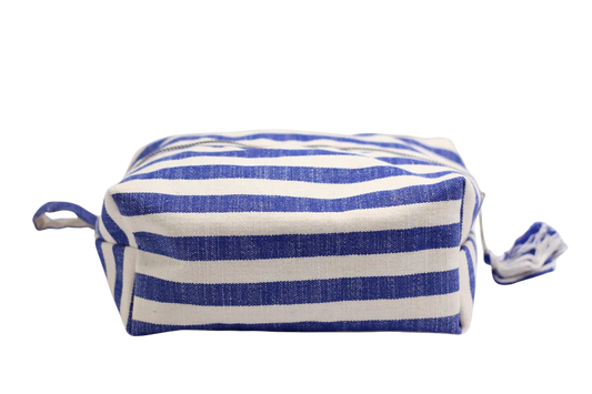Handgemachte Kosmetiktasche Ole – nachhaltig und stilvoll in Blau/Ecru  - Dokudu