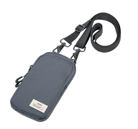 Reise-Handy-Umhängetasche – 100 % recyceltes Meeresplastik, 2 Fächer, Schultergurt  - TROIKA