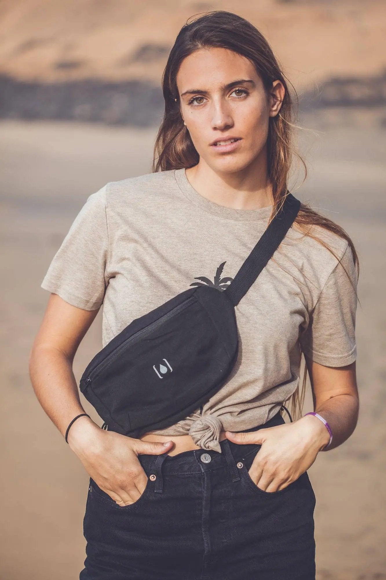 Unisex-Gürteltasche aus recyceltem Material – Natur & Schwarz, leicht & nachhaltig  - Manawai Wear
