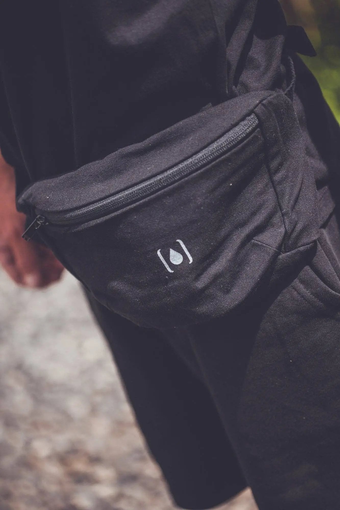 Unisex-Gürteltasche aus recyceltem Material – Natur & Schwarz, leicht & nachhaltig  - Manawai Wear