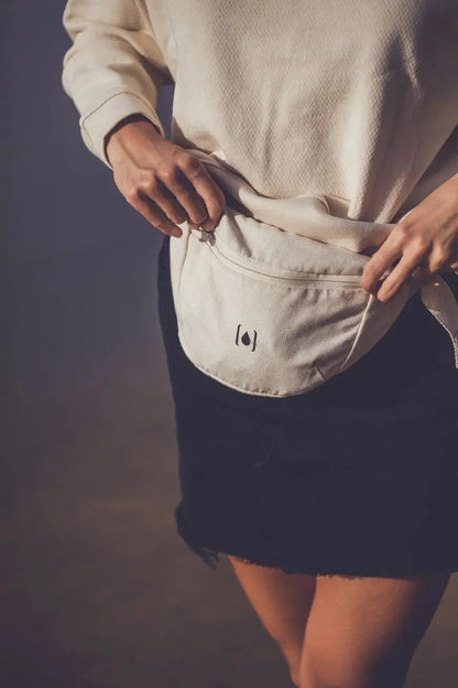 Unisex-Gürteltasche aus recyceltem Material – Natur & Schwarz, leicht & nachhaltig  - Manawai Wear
