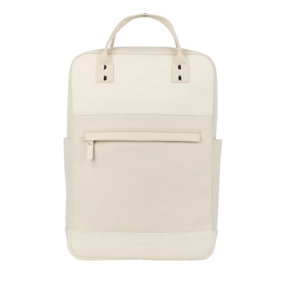 Vorderansicht des beigefarbenen Casyx Rucksacks mit einer Reißverschlusstasche vorne und zwei Tragegriffen oben.