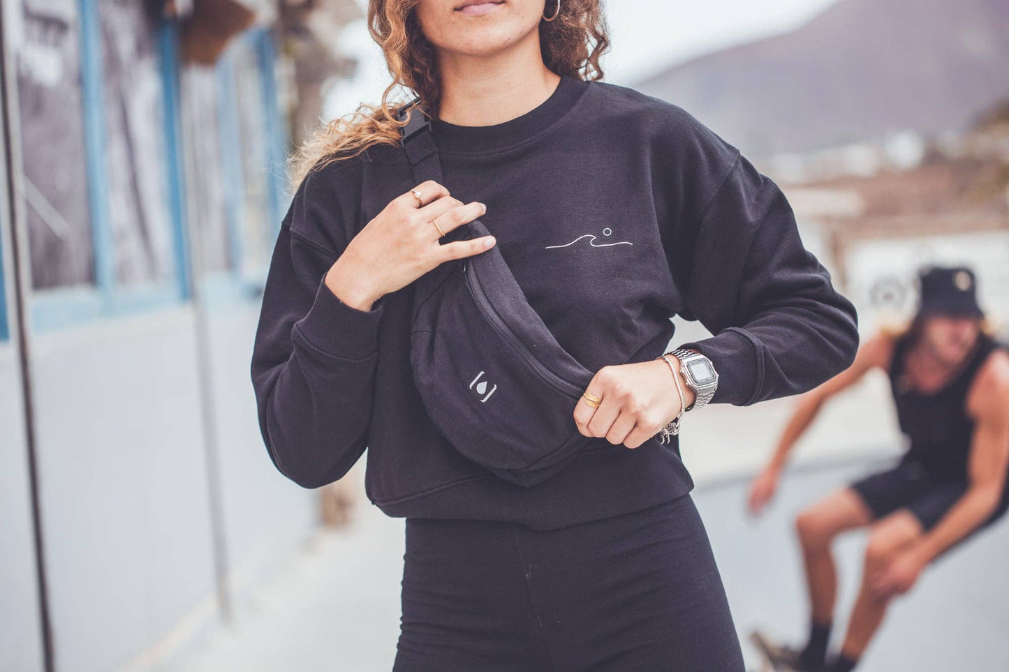 Unisex-Gürteltasche aus recyceltem Material – Natur & Schwarz, leicht & nachhaltig