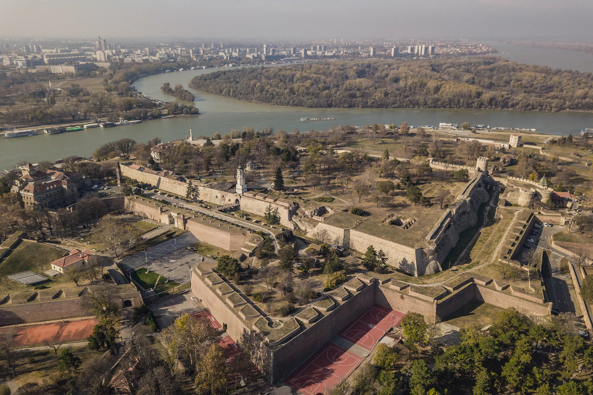 Die Festung Kalemegdan über dem Zusammenfluss von Donau und Save, Belgrad, Serbien.
