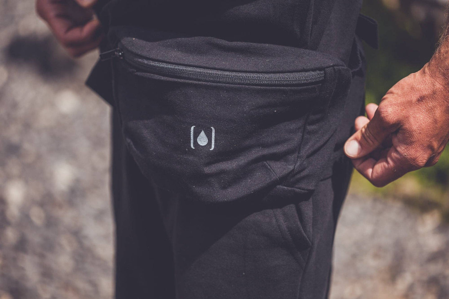 Unisex-Gürteltasche aus recyceltem Material – Natur & Schwarz, leicht & nachhaltig