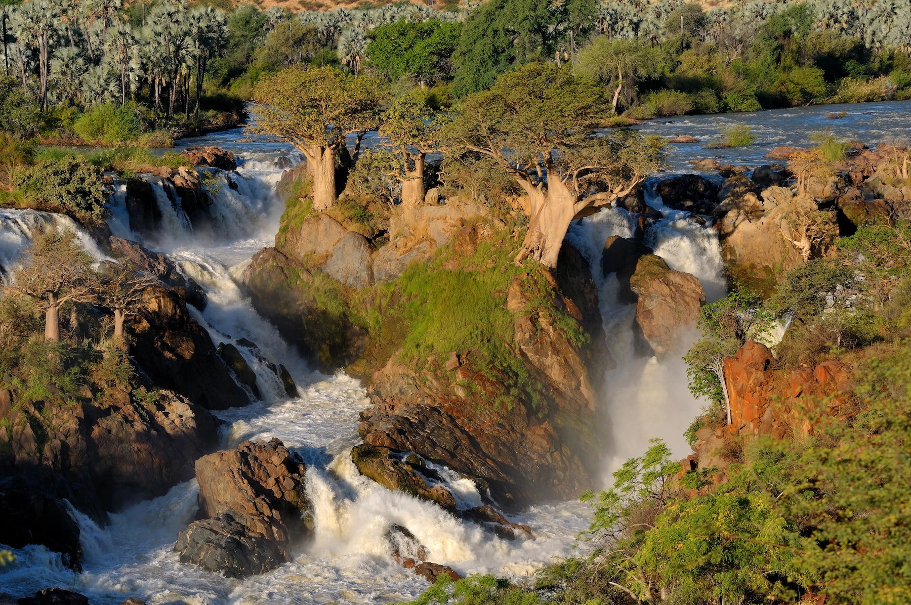 Epupa Wasserfälle an der Grenze von Angola zu Namibia.