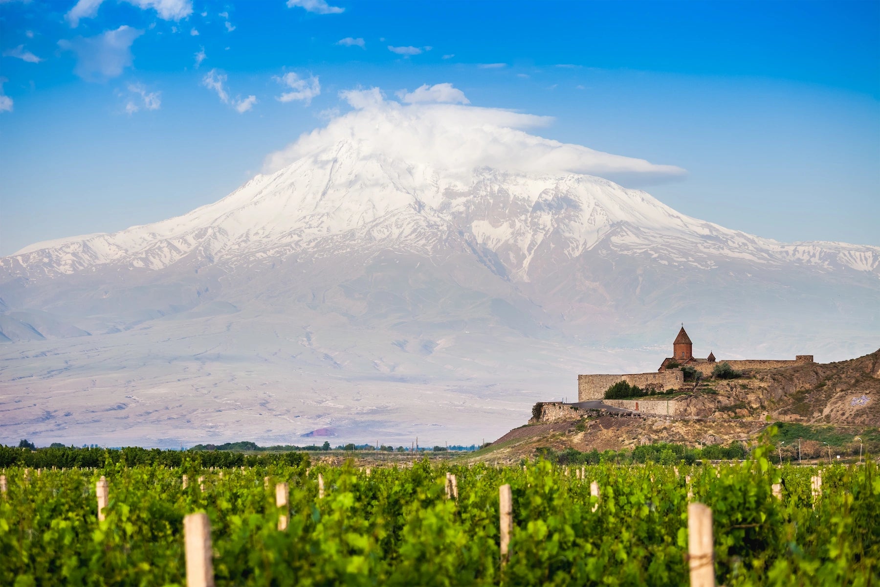 Kloster Chor Virap vor dem schneebedeckten Berg Ararat, Armenien.