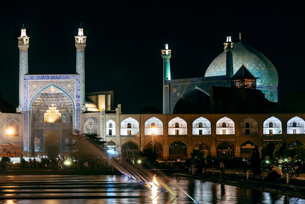 Blaue Kuppel und Portal der Imam-Moschee am Naqsch-e Dschahan-Platz in Isfahan, Iran.