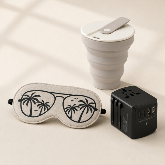 trekaro Entspannt-Reisen-Paket: Nachtmaske Palme, faltbarer Kaffeebecher und Universal-Reiseadapter