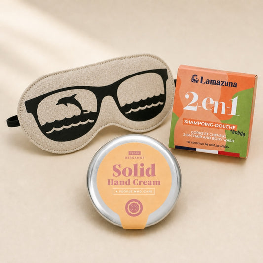 trekaro Handgepäck-Paket mit Nachtmaske Delfin, fester Handcreme Bergamotte und festem 2-in-1 Duschgel & Shampoo