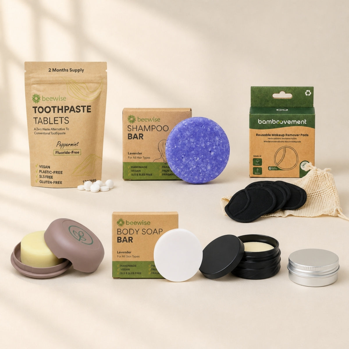 trekaro Pflege-Paket: Zahnpasta-Tabletten, Shampoo Bar, Körperseife, Reisebox, Seifen-Etui, Aludose und waschbare Abschminkpads