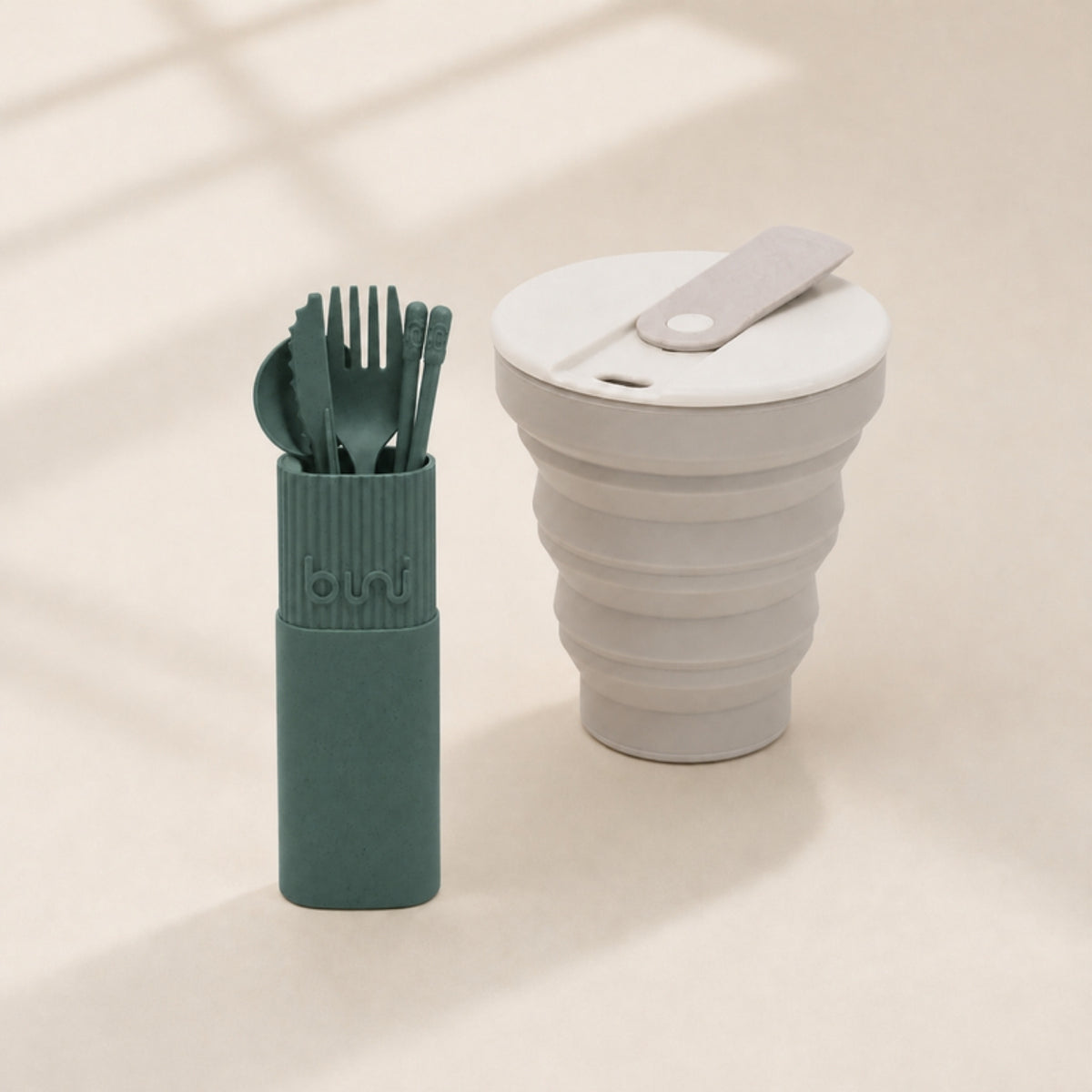 trekaro Wichtel-Paket Kaffee to go: faltbarer Kaffeebecher und Reise-Besteckset Dunkelgrün