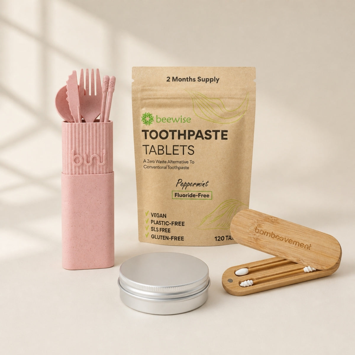 trekaro Wichtel-Paket Zero-Waste-Starter: Reise-Besteckset Blush, Zahnpasta-Tabletten, Aluminiumdose und Silikon-Wattestäbchen